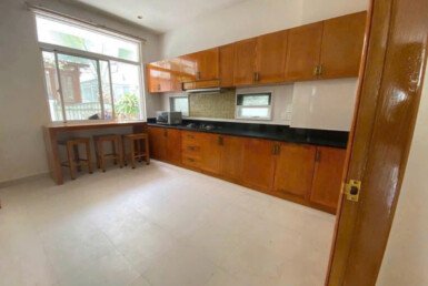 khong-gian-bep-rong-rai