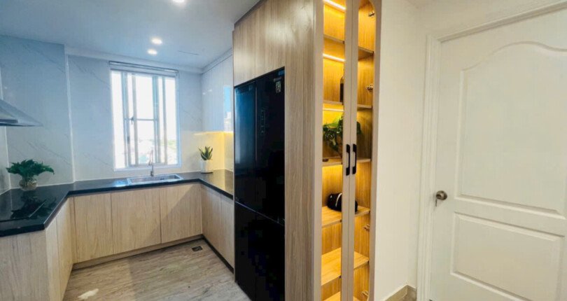 khong gian bep rong rai 7 810x430 - Giá mua bán căn hộ 3pn block B chung cư Mỹ Khang Quận 7 T4/2025