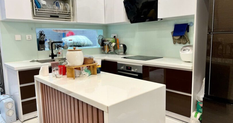 khong gian bep rong rai trong nha biet thu ban 810x430 - Giá mua bán nhà nguyên căn khu biệt thự Lavila Phước Kiển Nhà Bè T4/2025