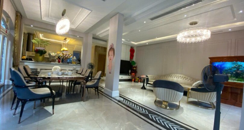 khong gian phong an va phong khach sang trong 810x430 - Giá mua bán nhà Biệt thự nguyên căn mặt Đường số 3 Khu dân cư CityLand Quận 7 T4/2025