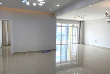 khong gian phong khach rong rai 385x258 - Giá mua bán căn hộ 3pn diện tích 180m2 chung cư Riverside Residence Quận 7 T4/2025