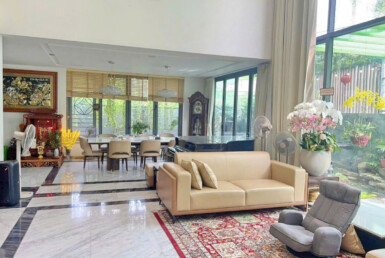 khong gian phong khach sang trong 385x258 - Giá mua bán nhà Biệt thự có hồ bơi, thang máy kdc Phú Mỹ Quận 7 T5/2025