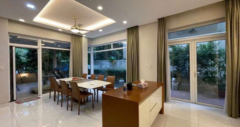 khong gian phong khach va phong an 1 810x430 - Bán gấp biệt thự đơn lập kdc Phú Gia Quận 7 giá 100 tỷ