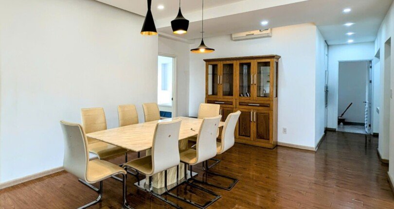 phong an rong rai trong can ho ban 810x430 - Giá mua bán căn hộ 180m2 block B chung cư Riverside Residence Quận 7 T4/2025