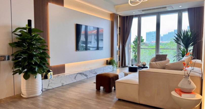 phong khach can ho ban 10 810x430 - Giá mua bán căn hộ 3pn block B chung cư Garden Plaza 2 Quận 7 T4/2025
