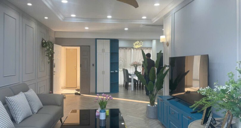 phong khach can ho ban 16 810x430 - Giá mua bán căn hộ 3 phòng ngủ chung cư Garden Court 2 Quận 7 T4/2025