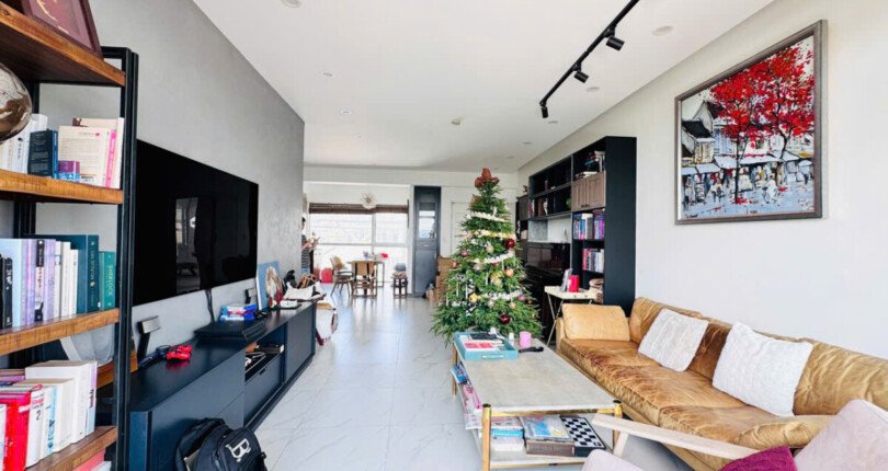 phong khach can ho ban 20 810x430 - Giá mua bán căn hộ 3pn block 3A chung cư Garden Court 2 Quận 7 T4/2025