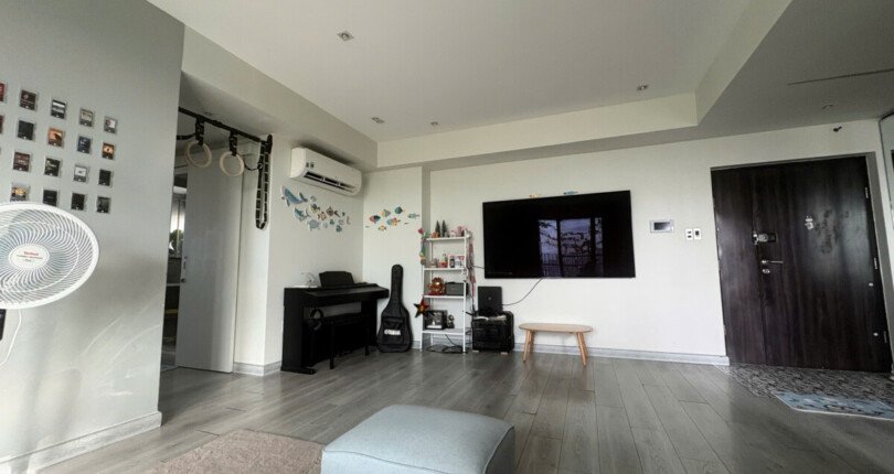 phong khach can ho ban 29 810x430 - Bán căn hộ chung cư Green Valley , 89m2, giá 7.350 tỷ, nhà đang có hợp đồng thuê ổn định.