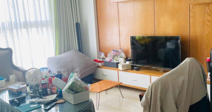 phong khach can ho ban 3 810x430 - Giá mua bán căn hộ 2 phòng ngủ block A chung cư Scenic Valley 2 Quận 2 T4/2025