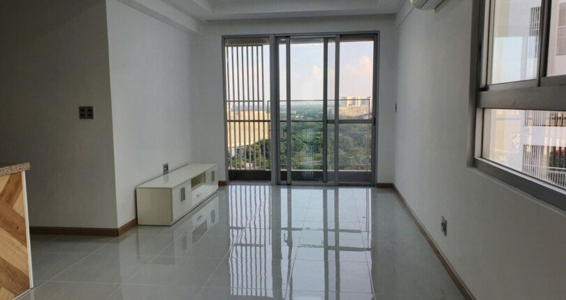 phong khach can ho ban 31 810x430 - Cần bán căn hộ 97m2, thiết kế 03pn, chung cư Scenic Valley 2, nội thất dính tường, giá 7.7 tỷ.