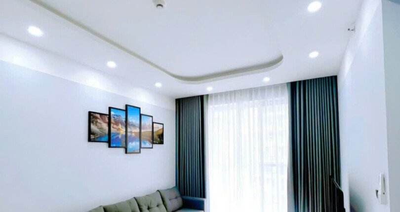phong khach can ho ban 33 810x430 - Bán căn hộ chung cư Midtown The Signature, 81m2, giá 7.9 tỷ, nhà đang có hợp đồng thuê 23tr/tháng.