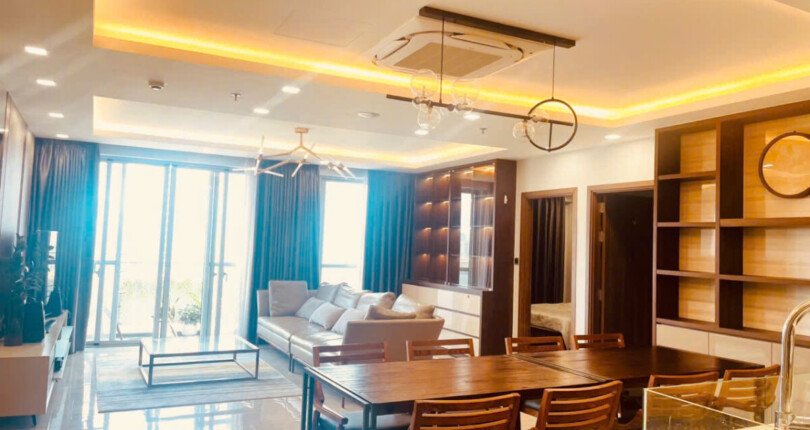 phong khach can ho ban 35 810x430 - Bán căn hộ chung cư Scenic Valley 1, diện tích 133m2, 03pn, giá 11,2 tỷ, xem nhà dễ.