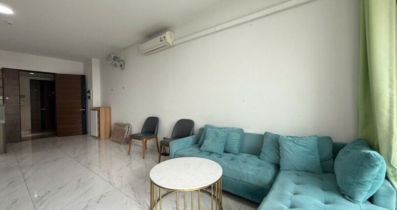 phong khach can ho ban 36 810x430 - Bán căn hộ chung cư Midtown The Symphony, 91m2, giá 8.4 tỷ, nội thất đầy đủ, xem nhà dễ.