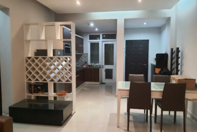 phong khach can ho ban 46 385x258 - Giá mua bán căn hộ 2pn block A chung cư Riverside Residence Quận 7 T5/2025