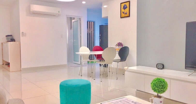 phong khach can ho ban 5 810x430 - Bán căn hộ chung cư Scenic Valley 1, căn góc, 77m2, 02pn, giá 6.2 tỷ, nội thất đầy đủ , xem nhà dễ.