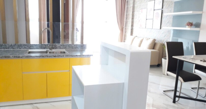 phong khach can ho ban 6 810x430 - Bán căn hộ chung cư Scenic Valley 2, 77m2, tầng cao, view Đông Nam, giá 5.9 tỷ, nhà đang có hợp đồng thuê