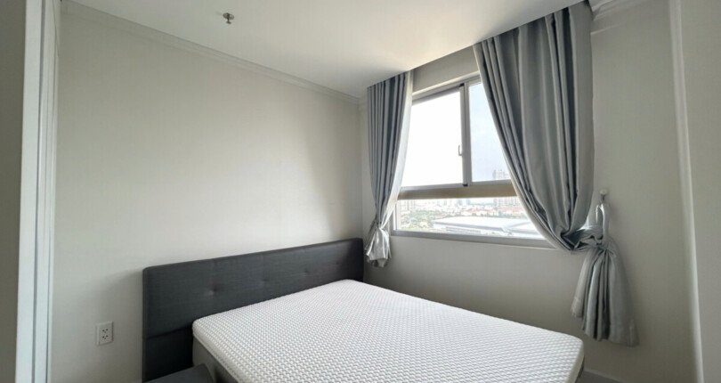 phong ngu can ho ban 17 810x430 - Bán căn hộ chung cư Scenic Valley 2, 97m2, 03pn, giá 7.9 tỷ, nội thất cao cấp, nhà đang có hợp đồng thuê.