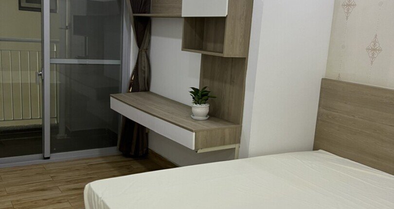 phong ngu can ho ban 3 810x430 - Bán căn hộ tầng trung, chung cư Scenic Valley 1, 101m2, 03pn, giá 8.050 tỷ, nội thất đầy đủ.