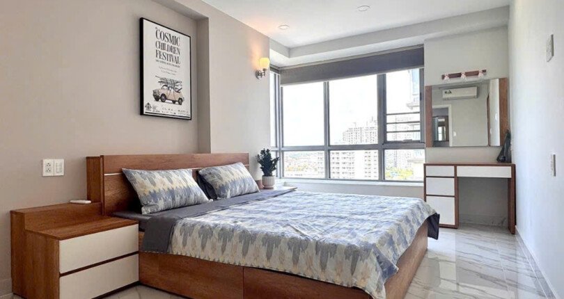 phong ngu chinh rong rai 810x430 - Giá mua bán căn hộ 3 phòng ngủ lầu 11 chung cư Hưng Phúc Happy Residence Quận 7 T4/2025