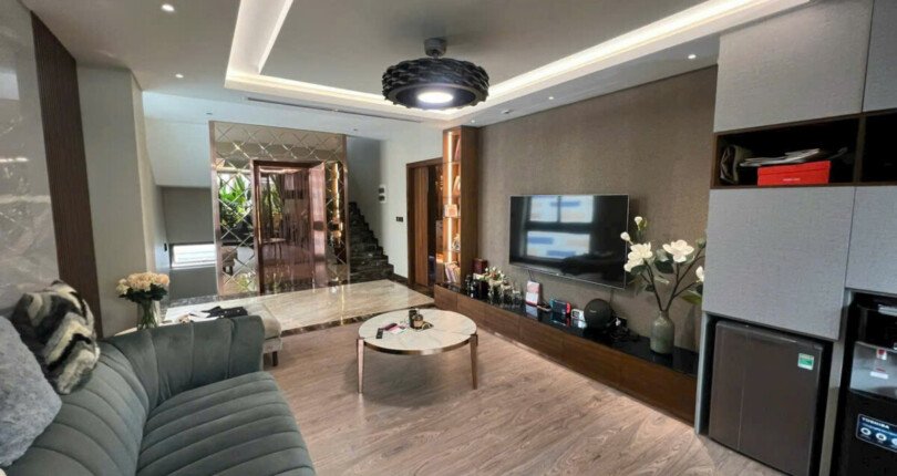 phong sinh hoat chung tang 1 810x430 - Giá mua bán nhà Biệt thự nguyên căn A69 Đường số 23 Nam Thông 3 Quận 7 T4/2025