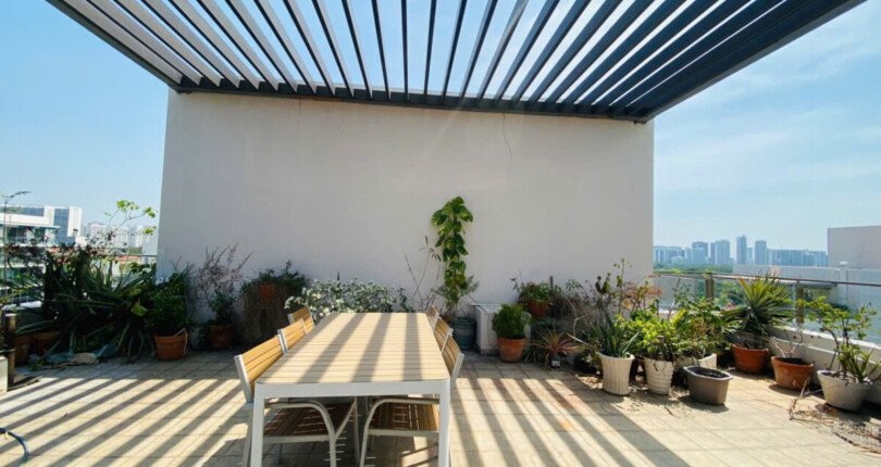 san vuon can ho ban 810x430 - Giá mua bán căn hộ Tophouse chung cư The Panorama Quận 7 T4/2025