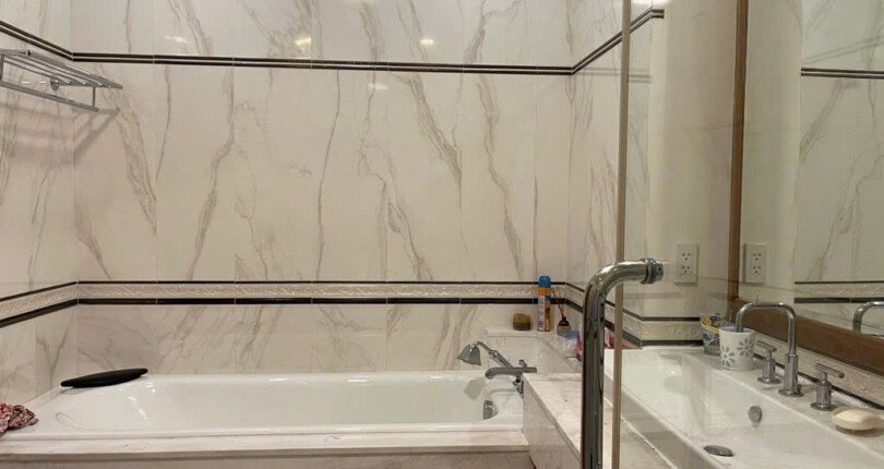 toilet co bon tam nam 1 810x430 - Bán gấp biệt thự đơn lập kdc Phú Gia Quận 7 giá 100 tỷ