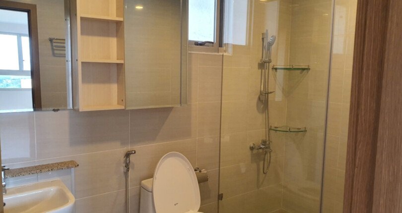tollet can ho ban 2 810x430 - Cần bán căn hộ 97m2, thiết kế 03pn, chung cư Scenic Valley 2, nội thất dính tường, giá 7.7 tỷ.