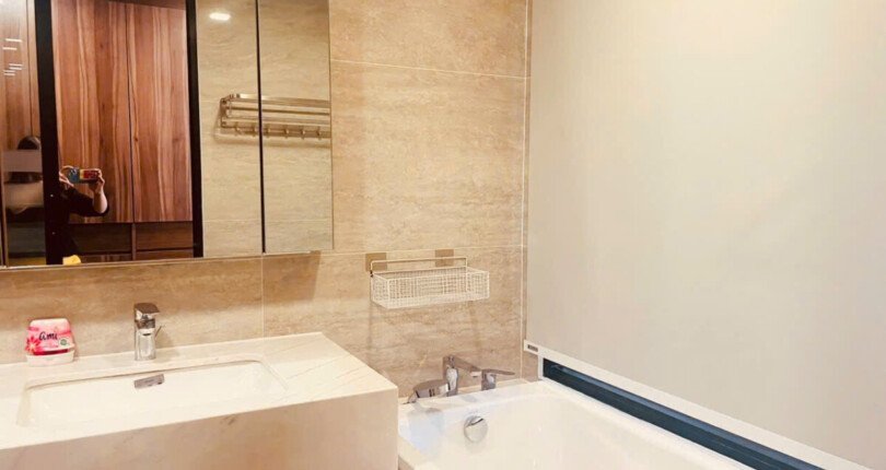 tollet can ho ban 3 810x430 - Bán căn hộ chung cư Scenic Valley 1, diện tích 133m2, 03pn, giá 11,2 tỷ, xem nhà dễ.