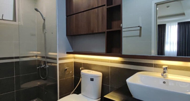 tollet can ho ban 7 810x430 - Bán căn hộ chung cư Scenic Valley 2, 77m2, giá 6.4 tỷ, nội thất đầy đủ, nhà đang có hợp đồng thuê 19tr/tháng.