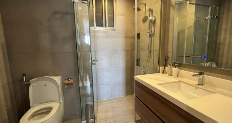 tollet can ho can ban 810x430 - Bán căn hộ chung cư Midtown The Signature, 115m2, 03pn, giá 13.5 tỷ, đầy đủ nội thất, xem nhà dễ.