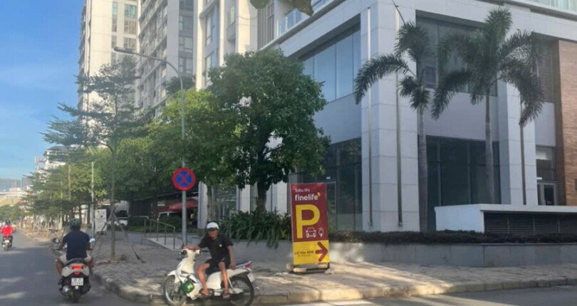 vi tri shop mat duong nguyen van linh quan 7 810x430 - Giá mua bán Shophouse 53 đường Nguyễn Văn Linh chung cư Urban Hill Quận 7 T4/2025