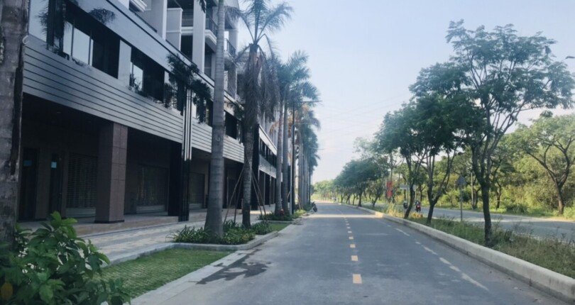 vi tri shop mat duong noi khu 810x430 - Giá mua bán nguyên căn Shophouse E2-32 Gs Nhà Bè T4/2025