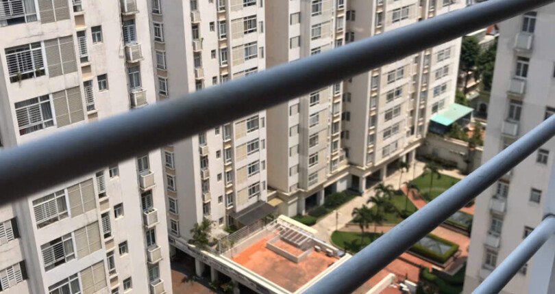 view cua so can ho ban 810x430 - Giá mua bán căn hộ 2 phòng ngủ block 7C chung cư Sky Garden 3 Quận 7 T4/2025