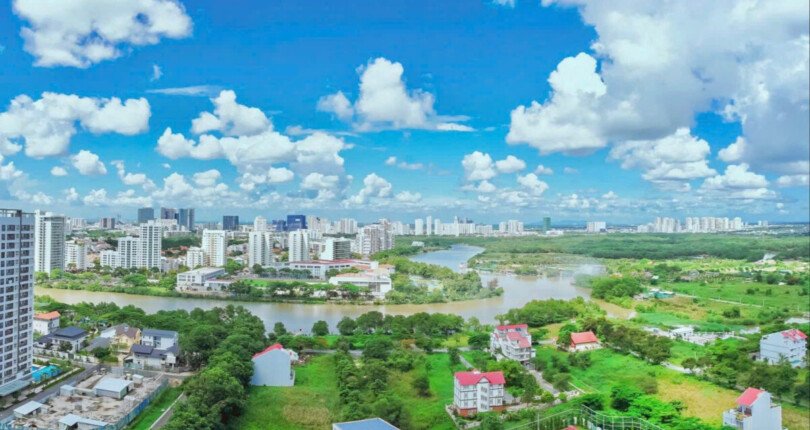 view phong khach can ho cho thue 810x430 - Giá cho thuê căn hộ 2 phòng ngủ block B lầu 21 chung cư Saigon South Phước Kiển Nhà Bè T4/2025