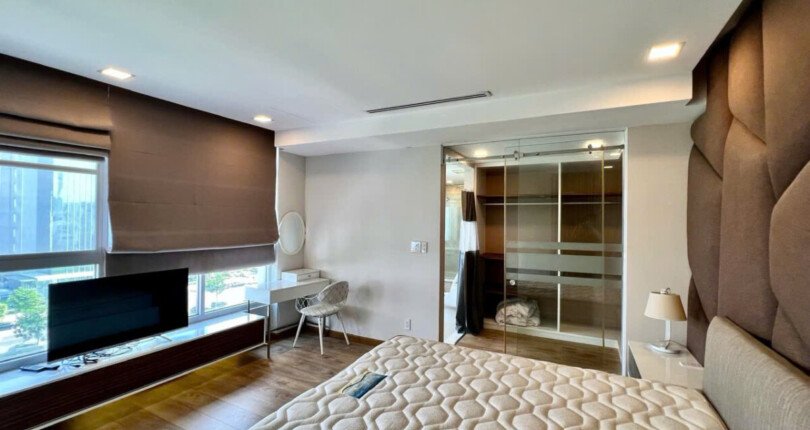 z6483656289812 fbdef70685f34ac78540fb1ea85a01e0 810x430 - Bán Duplex Star Hill Lầu 6 dt 133m 3 phòng giá 11,5 tỷ