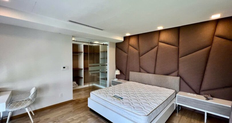 z6483656306784 33b7540dc6ab684b13e3012cc0554b02 810x430 - Bán Duplex Star Hill Lầu 6 dt 133m 3 phòng giá 11,5 tỷ