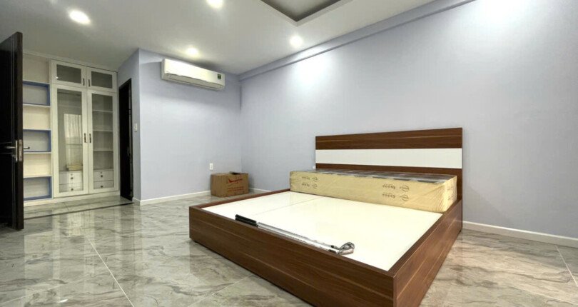 z6483657113908 ade22ca54812922ef96f2d82484e9237 810x430 - Cho thuê Scenic Valley 1 Block C Tầng 12 dt 151m 3 phòng giá 1750 usd