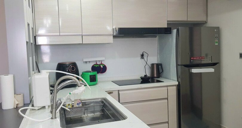 z6490532600197 2b5a19d94c3f1e25aa60fc9a1c96cad1 810x430 - Cho thuê Midtown M7 Block B Tầng 20 dt 105m 3 phòng giá 1800usd