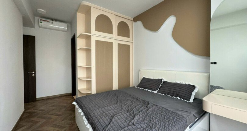 z6490536392451 0add59b59876cb551ca8e49d80e5e658 810x430 - Cho thuê Midtown M8 Block C Tầng 9 dt 81m 2 phòng giá 1200usd/tháng