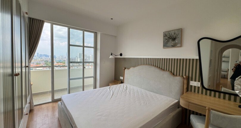 z6491826395498 0195b30e2dd6400c9c655f32a36a1776 810x430 - Bán Grand View Block A Tầng 16 dt 118m 3 phòng giá 11,05 tỷ