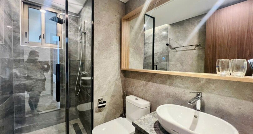 z6494105116242 2c35c3bf11804bccbbb701cc00f4329d 810x430 - Cho thuê Midtown M8 Block D Tầng 12A dt 126m 3 phòng giá 53 triệu