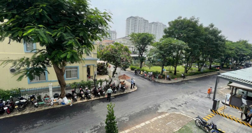 z6503243691934 87de6d97752b13529bcba7491811593e 1 810x430 - Bán Shophouse Ascentia dt 149m 3 phòng dạng duplex giá 22,5 tỷ