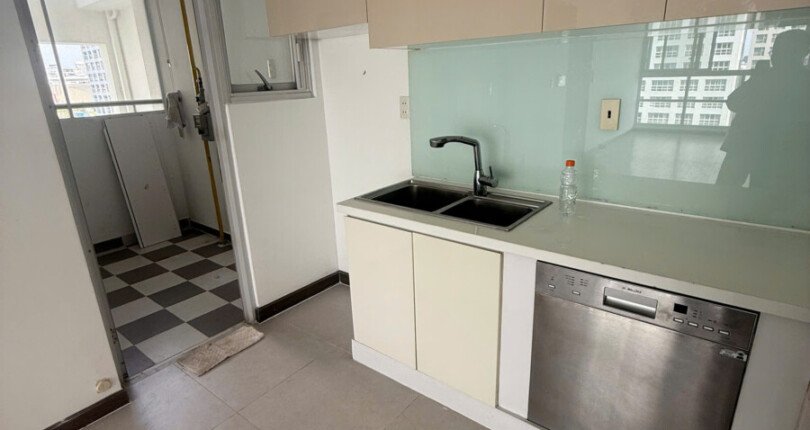 z6525680275484 3760557d98eec50d6c8885be6514df36 810x430 - Bán Happy Valley Block I Tầng 7 dt 100m 3 phòng giá 7,9 tỷ