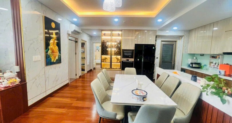 z6525681343191 6426dfc3c1bb33df140b18d2a235c658 810x430 - Bán Midtown M5 Block A Tầng 9 dt 130m 3 phòng giá 12,5 tỷ