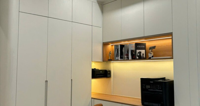 z6525682112379 46bcbc898522d9b2ccde24091c2ad097 810x430 - Cho thuê Cardinal Court Block B Tầng 2 dt 101m 3 phòng giá 2000usd