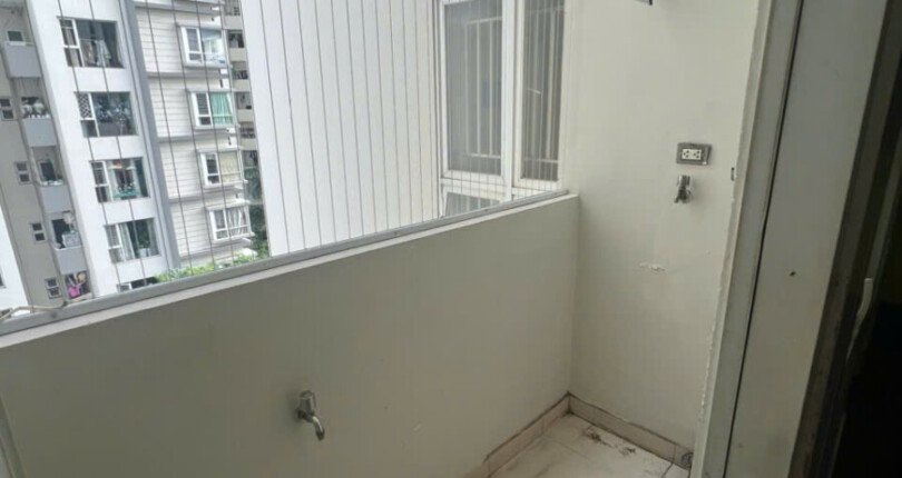 ban cong can ho ban 810x430 - Giá mua bán căn hộ 2pn block 3 chung cư Phú Mỹ đường Hoàng Quốc Việt Quận 7 T5/2025