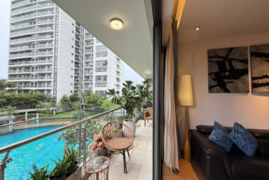 ban cong can ho ban lien ke ho boi noi khu 385x258 - Giá mua bán căn hộ 3pn Tháp C chung cư Riverpark Premier Quận 7 T6/2025