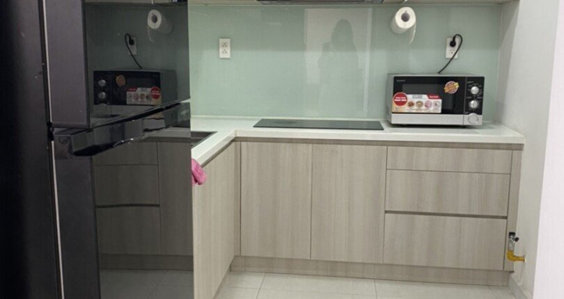 bep can ho ban 17 810x430 - Cho thuê căn hộ chung cư Scenic Valley 1, 02pn, giá 20tr/tháng, đầy đủ nội thất xem nhà dễ.