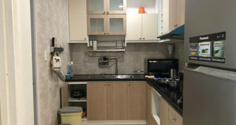 bep can ho ban 18 810x430 - Cần bán gấp căn hộ chung cư Scenic Valley 1, 77m2, căn góc giá 6.3 tỷ, nhà đang có hợp đồng thuê.