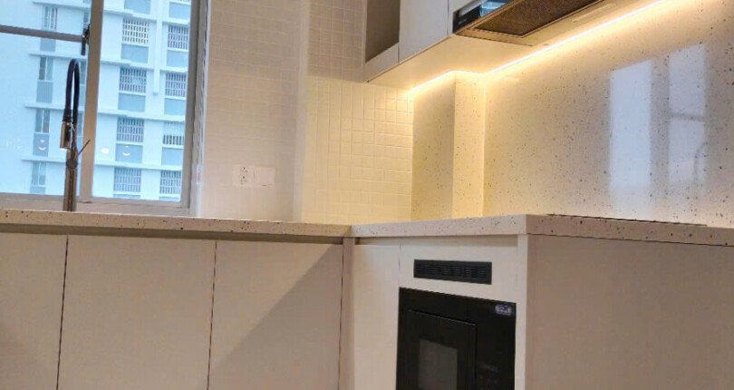 bep can ho ban 24 810x430 - Bán căn hộ chung cư Mỹ khánh, 118m2, giá 11,2 tỷ, nhà đẹp, nội thất mới 100%, xem nhà dễ.